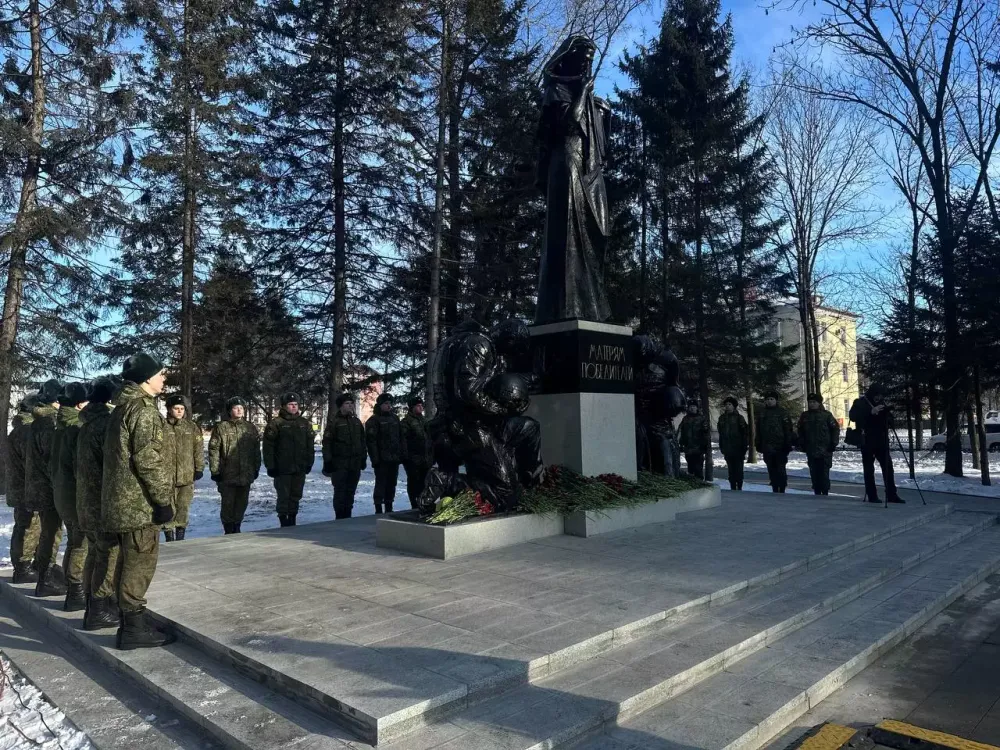 Открыли памятник «Матерям победителей» в Биробиджане