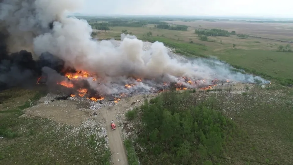 Прокуратура выявила нарушения при пожаре на полигоне ТБО в Биробиджане