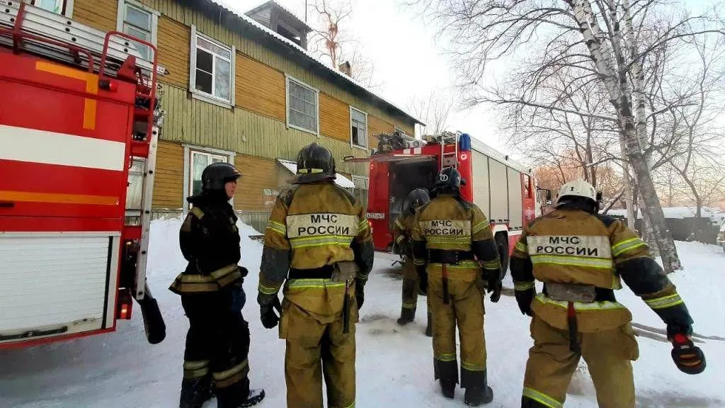 Многоквартирный дом загорелся в Биробиджане