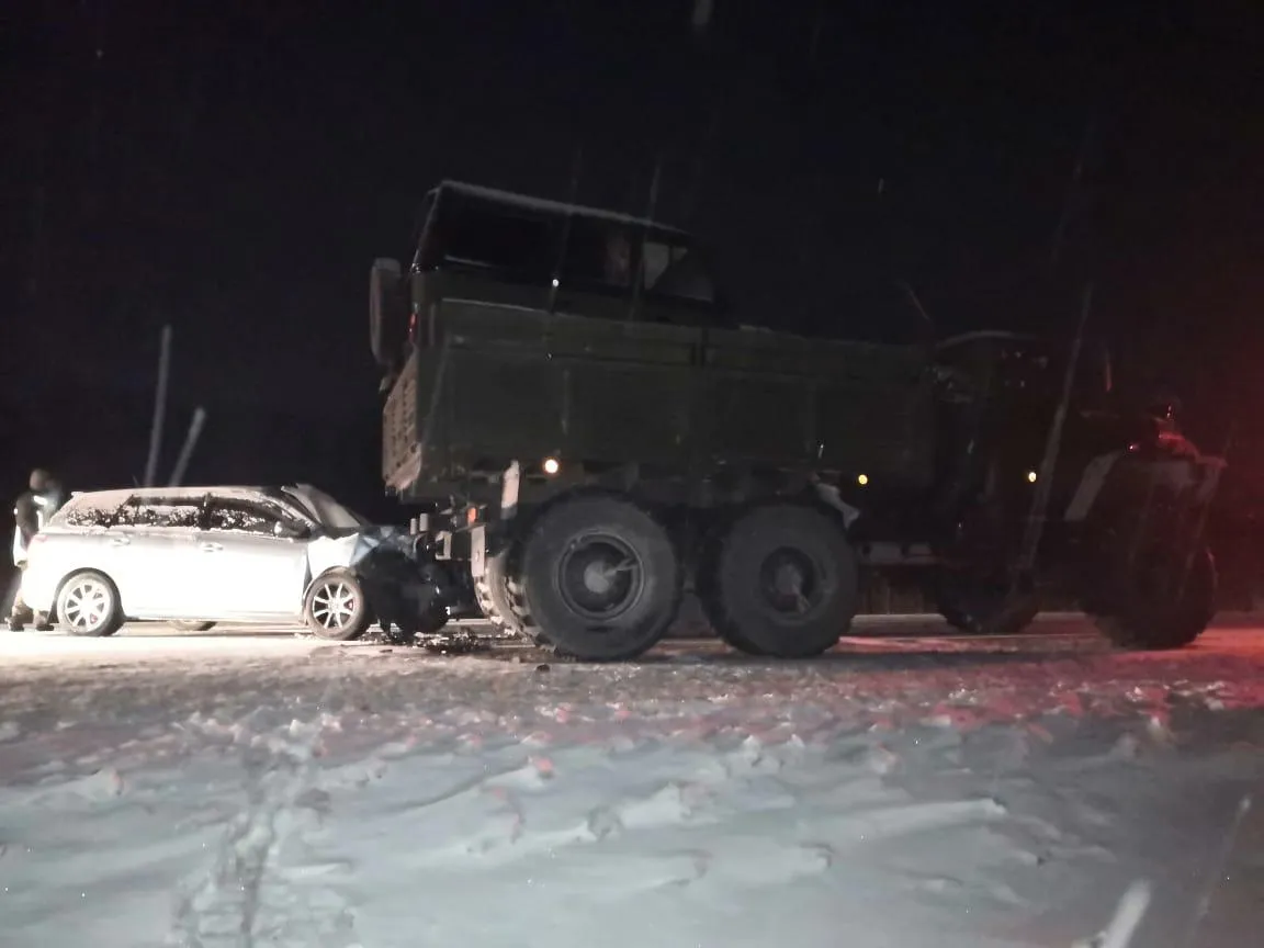 Залетел под «УРАЛ» водитель легковушки на трассе «Амур» в ЕАО