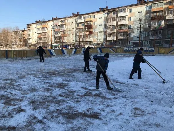 Бесплатные катки как грибы появляются в биробиджанских дворах