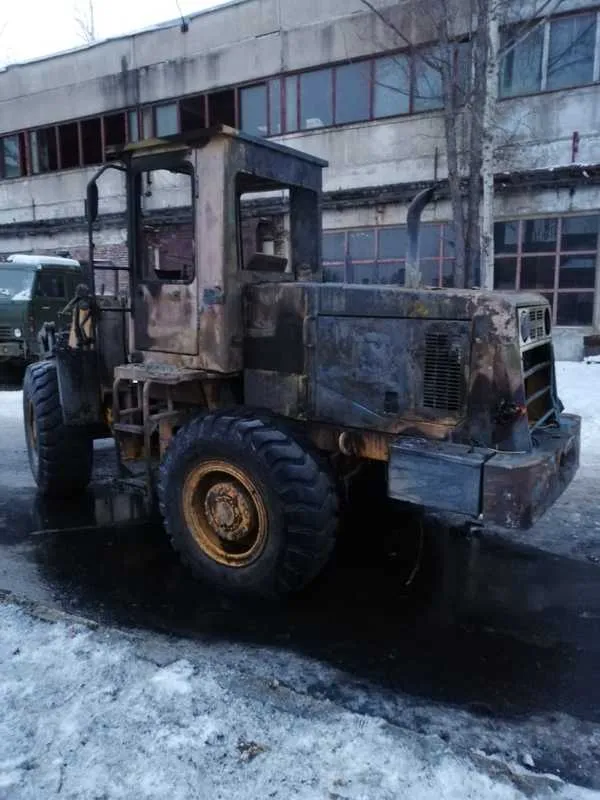 Выгорел полностью: автопогрузчик на охраняемой территории вспыхнул в ЕАО