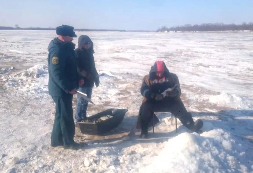 Провал под лёд может угрожать рыбакам в ЕАО