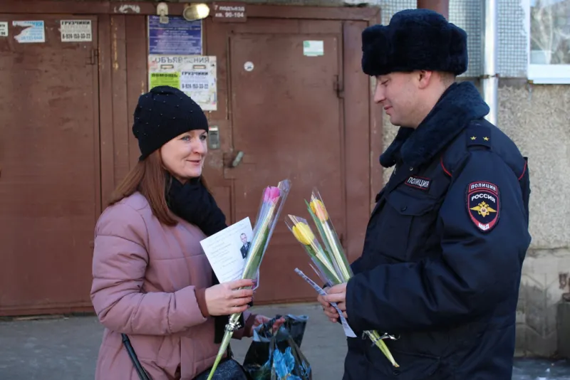 8 Марта в «каждый дом» несут участковые Биробиджана