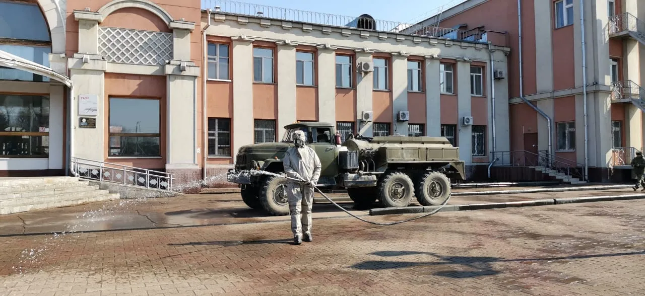 Военные начали дезинфицировать общественные места в Биробиджане