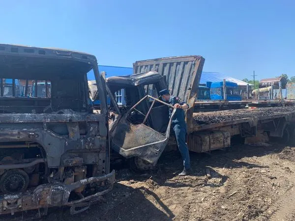 Четыре лесовоза сгорели в гаражных боксах в с. Пашково ЕАО