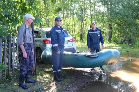 Помощь хозяевам подтопленных домов оказывают спасатели ЕАО