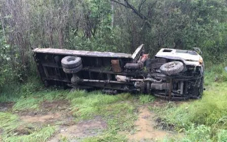 Сальто грузовика в кювет случилось из-за превышения скорости в ЕАО