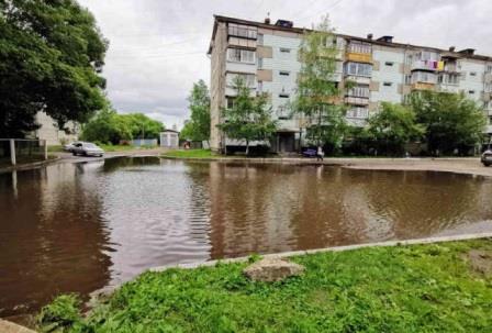 Откачивать воду насосом будут с ул.Текстильной в Биробиджане
