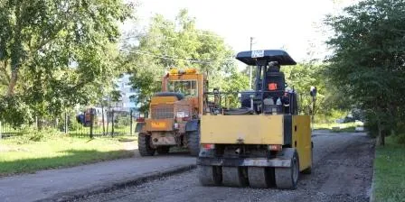 Асфальтирование подъезда к одной из школ началось в Биробиджане