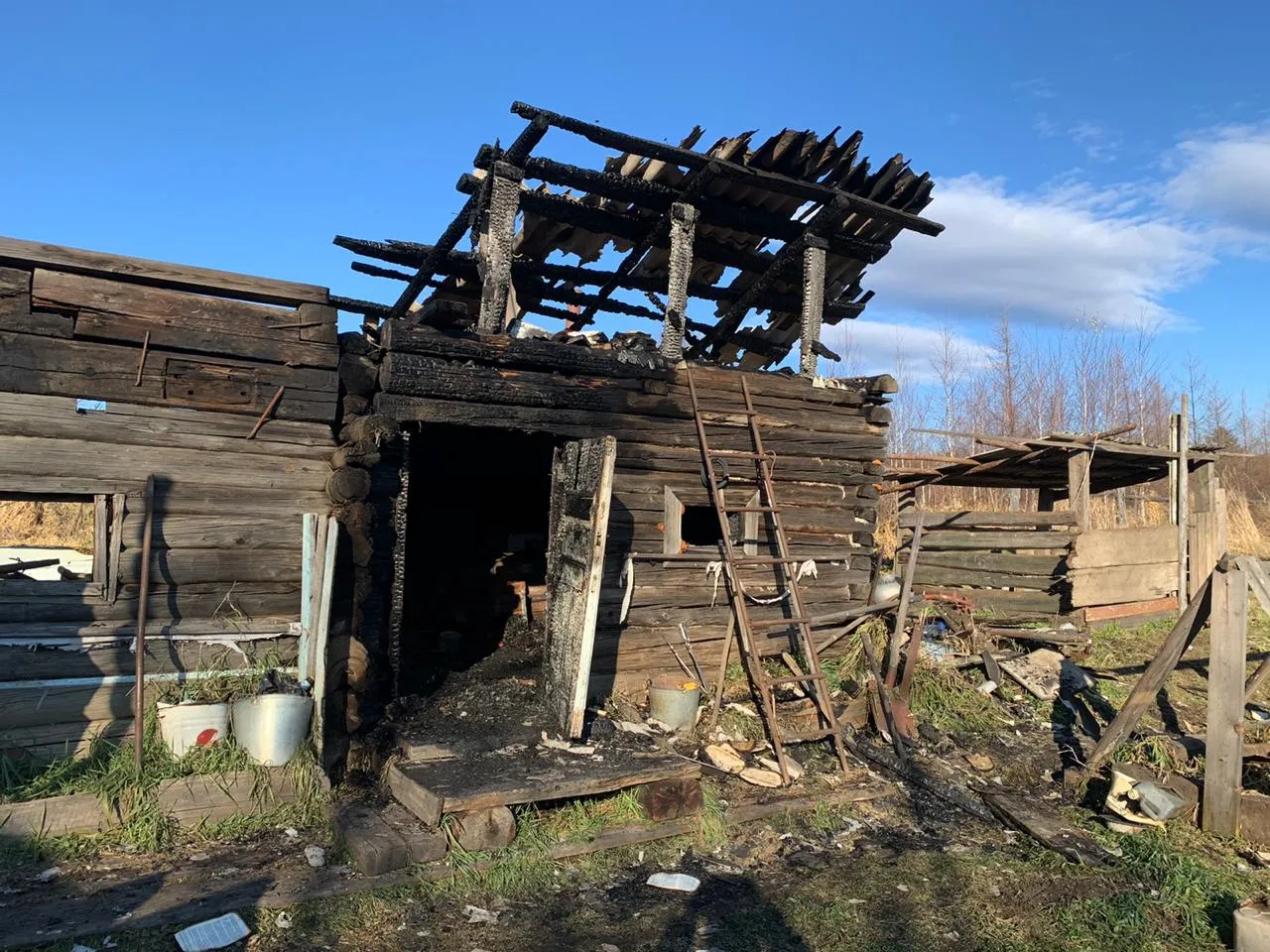 До углей уничтожил пожар баню семейной пары в ЕАО