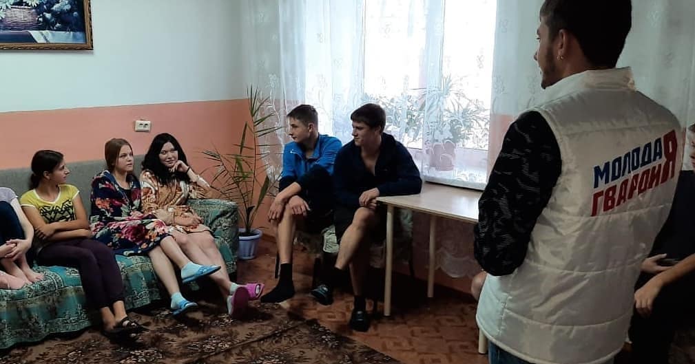 Как получать удовольствие от безвозмездной помощи, рассказали активисты «Молодой Гвардии» ЕАО