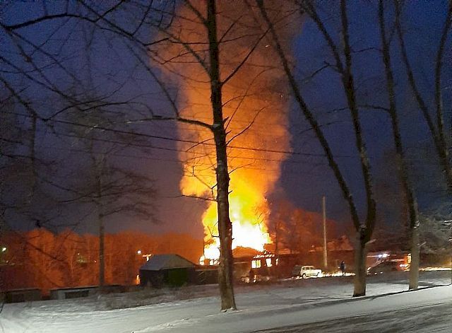Эвакуированы 10 человек, в том числе ребёнок, при пожаре в п. Теплоозёрск ЕАО