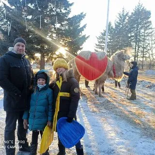 Гость из теплых краев развлекает биробиджанцев в суровые морозы