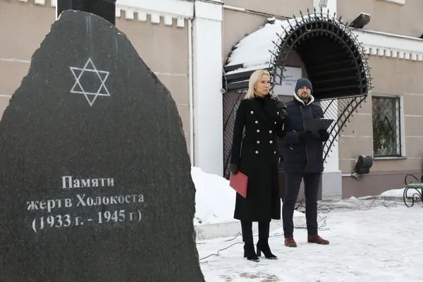 Неугасимые свечи в знак вечной памяти жертв Холокоста зажгли в Биробиджане