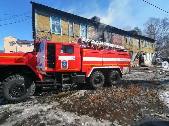 Вероятно - поджог: пожар произошел в деревянном двухэтажном доме в Облучье