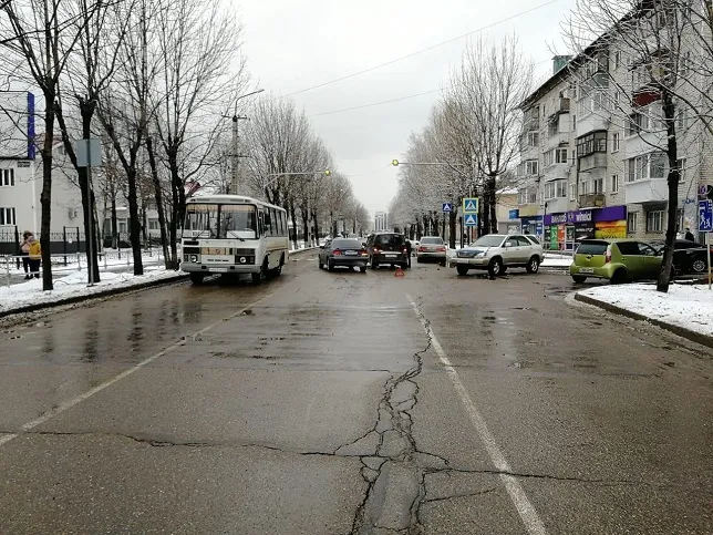 Две иномарки столкнулись почти в центре Биробиджана