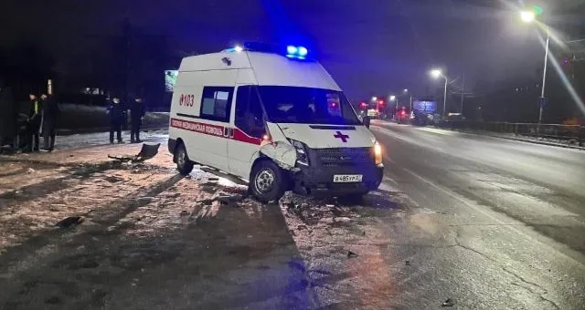 ВИДЕО: Попали в аварию сразу две машины «скорой помощи» на улице Хабаровска