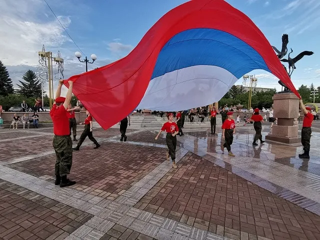 По-спортивному и с музыкой отметили День России в Биробиджане