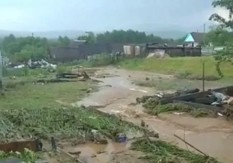 ВИДЕО: Стихией уничтожены дороги в п. Известковый ЕАО