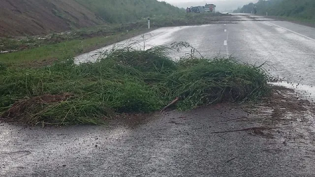 ВИДЕО: Оползень сошел на трассу «Амур» в ЕАО