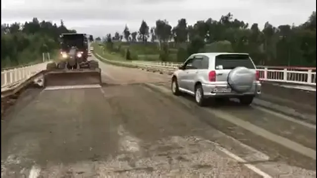 ВИДЕО: Проезд по мосту к поселку Талакан восстановлен в Приамурье