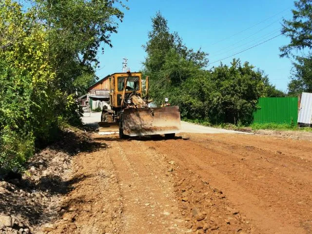 На полмесяца отстают от графика ремонта некоторых дорог подрядчики в Биробиджане