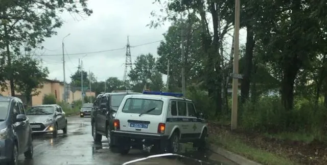 Джип протаранил полицейское авто в Биробиджане: водитель доставлен в больницу