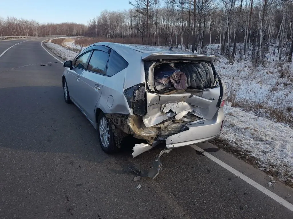 Не рассчитал расстояние и въехал в чужое авто водитель на трассе «Амур» в ЕАО