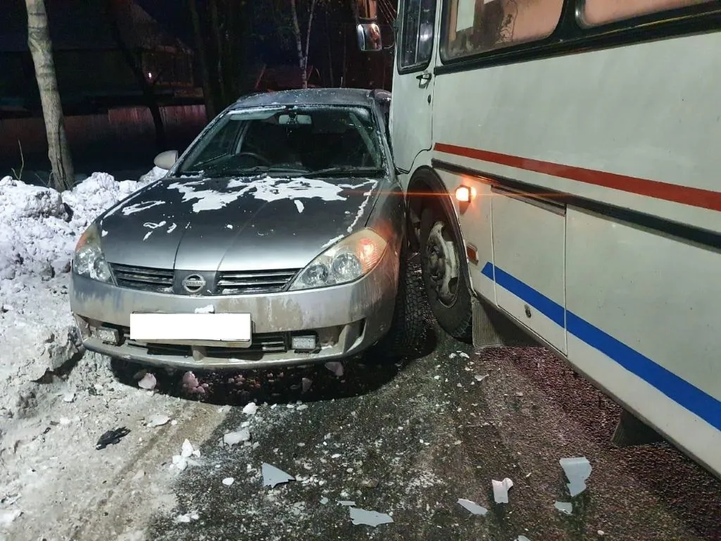 ВИДЕО: Автобус попал в аварию в центре Биробиджана