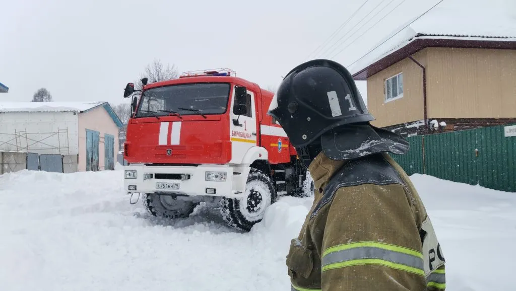 Биробиджанские спасатели напоминают водителям уступать дорогу экипажам экстренных служб