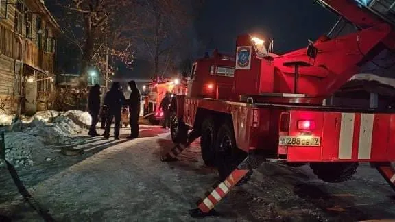 Смерть мужчины в пожаре по ул. Волочаевской в Биробиджане проверяет СК