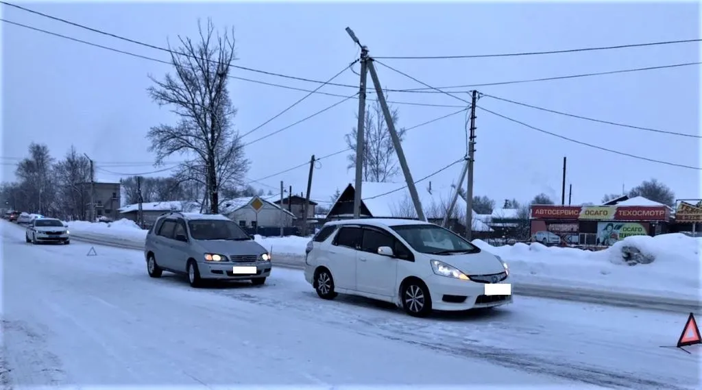 Скользкая дорога и высокая скорость привели к ДТП в Биробиджане