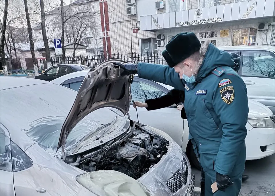 Не удалось спасти авто, загоревшееся во время движения, в ЕАО