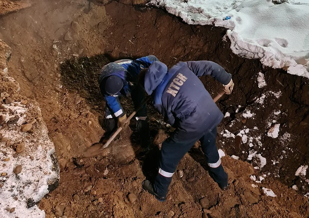 Порыв на трубопроводе с холодным водоснабжением устраняют в Биробиджане