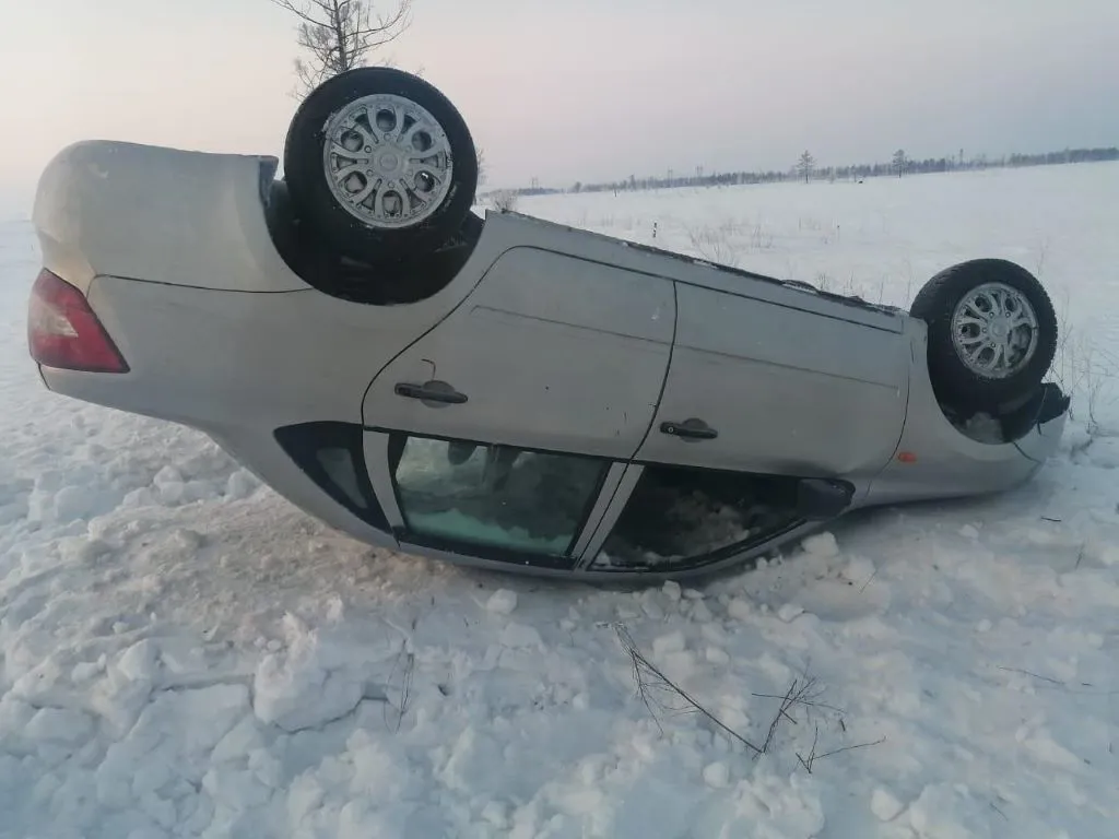 Пьяный гонщик закончил поездку в кювете на автодороге в ЕАО