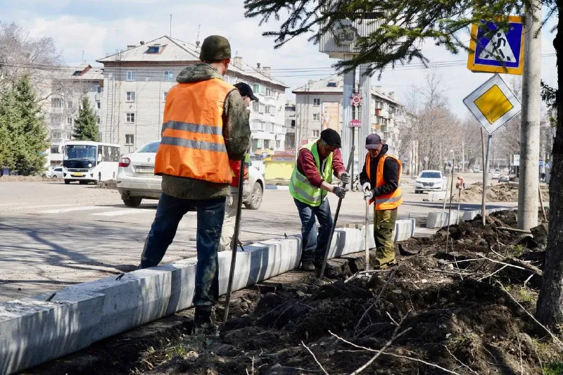 К работам на автодороге по ул. Дзержинского приступили в Биробиджане