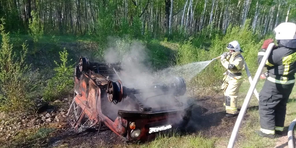 Едва не погибли в горящем авто два человека из ЕАО