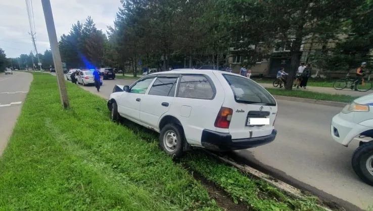 «Влетел» в столб ЛЭП нетрезвый водитель в Биробиджане