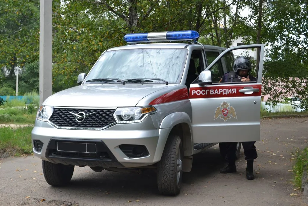 Задержали мужчину, находящегося в розыске, росгвардейцы в Биробиджане