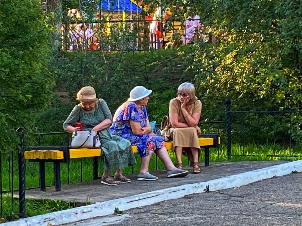 По 100 тысяч рублей передали с таксистом мошенникам две пожилые биробиджанки