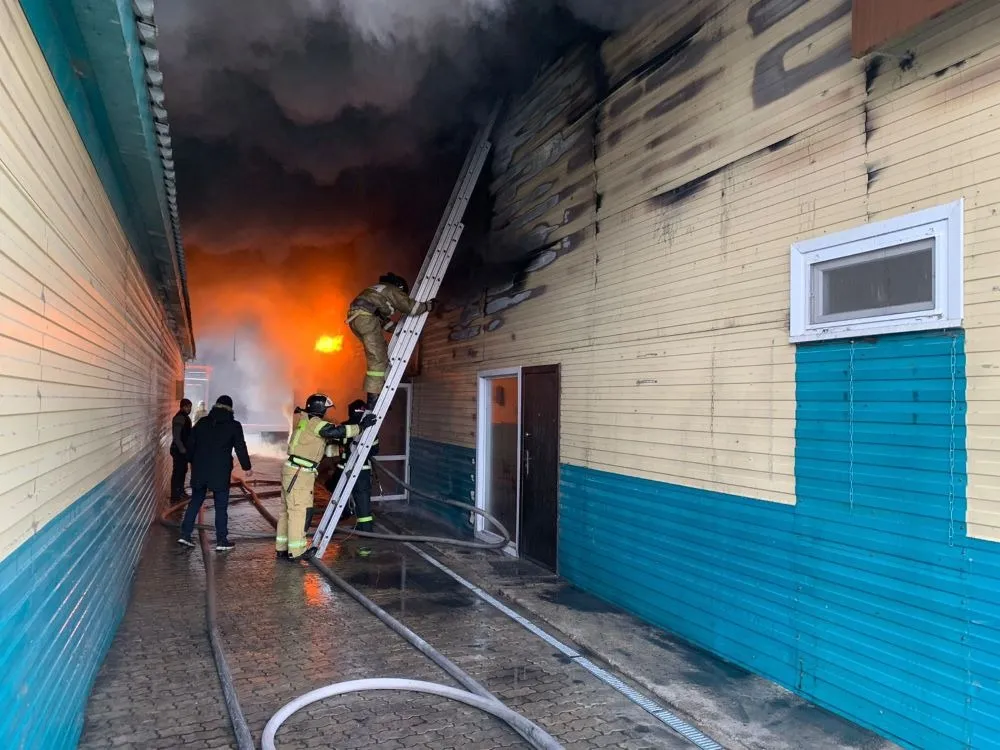 Горели павильоны с одеждой и два салона сотовой связи в г. Облучье ЕАО