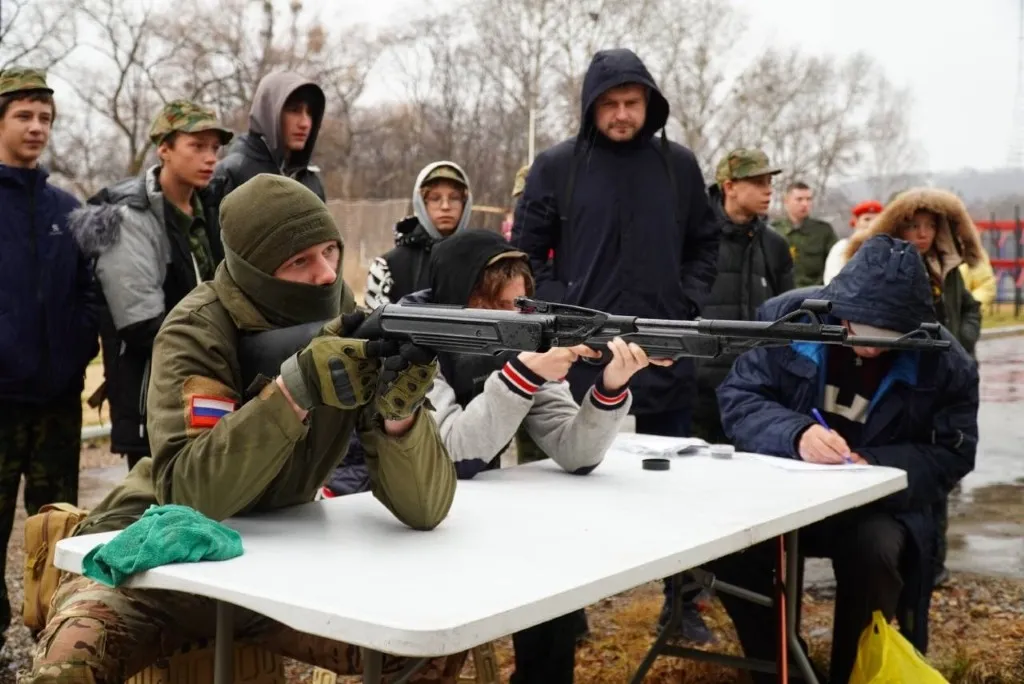 Начальная военная подготовка вернётся в школы со следующего учебного года