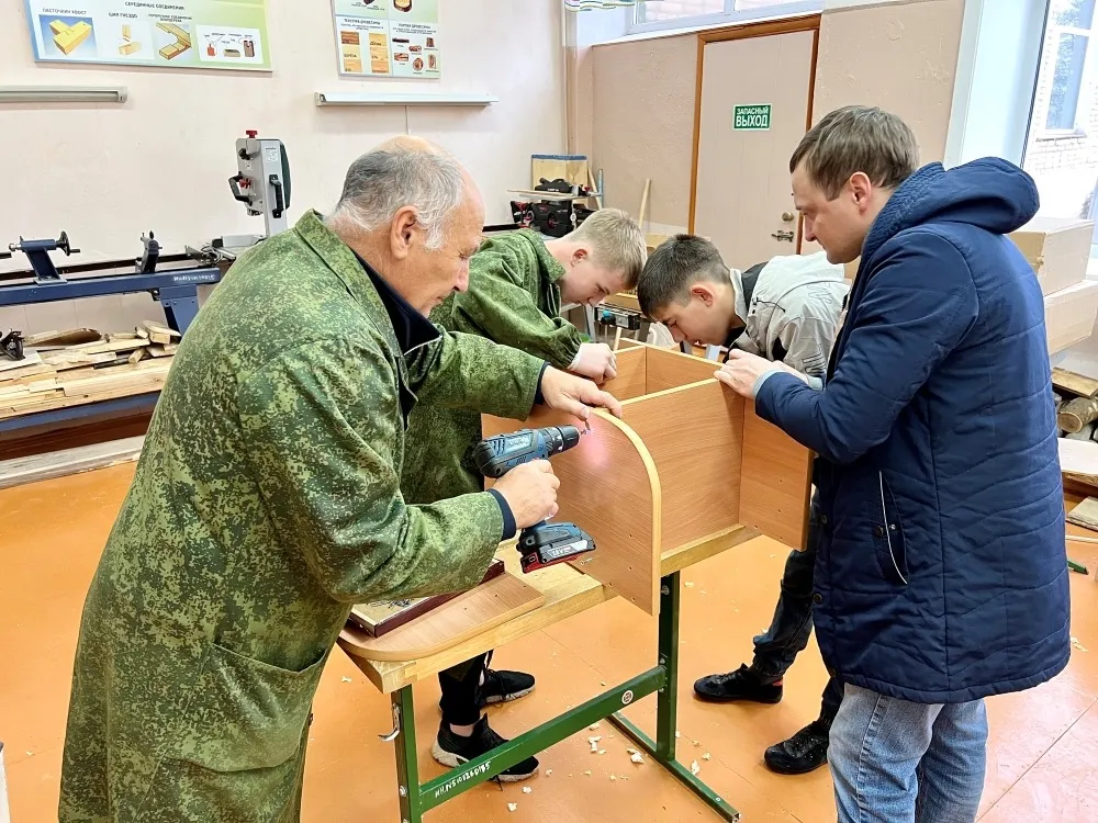 Сотрудники ФСБ Еврейской автономной области задержались у воспитанников интерната в п. Бира