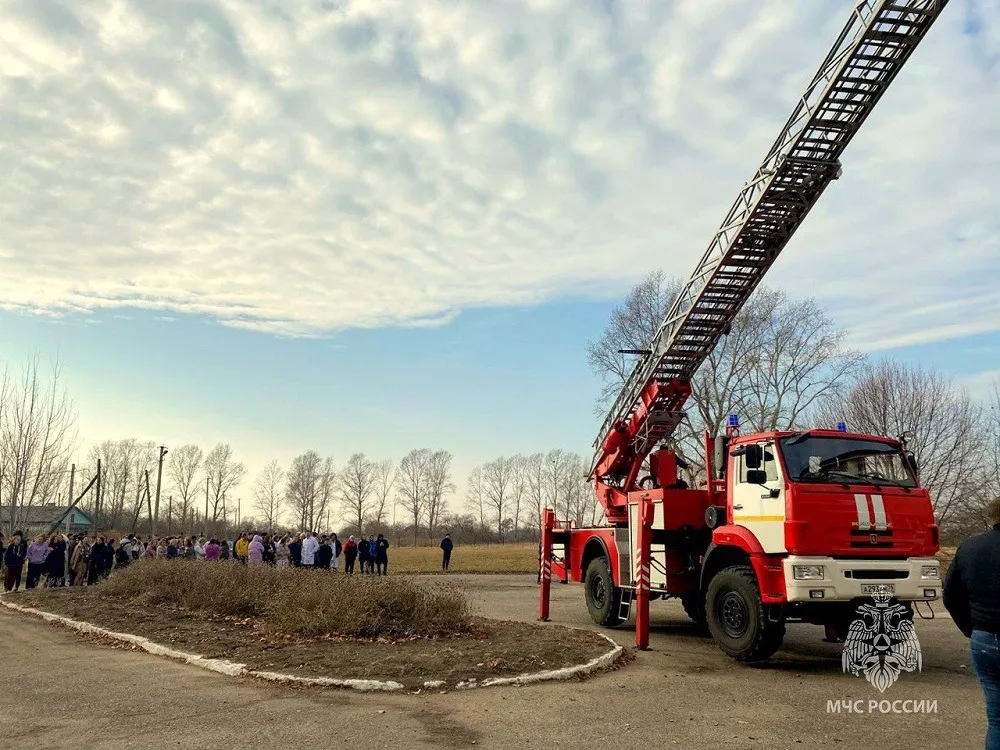 Спасали из огня учащихся техникума пожарные ЕАО в ходе учений