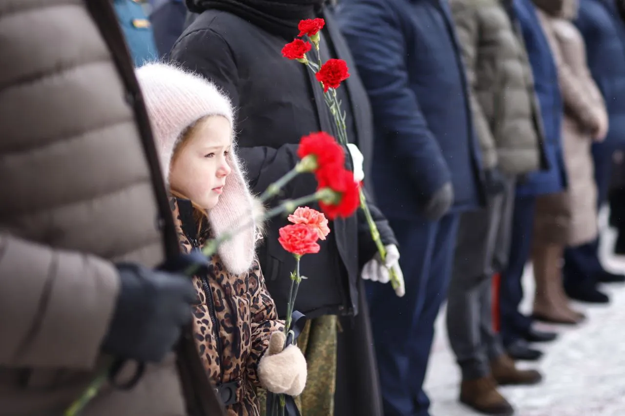 Память защитников Родины почтили в сквере Победы Биробиджана