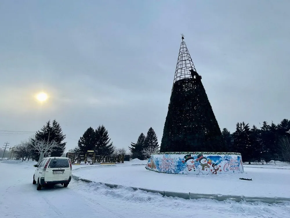 К демонтажу новогоднего городка приступили в Биробиджане