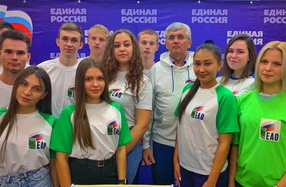 Поздравил с Днем российской науки светлые умы ЕАО депутат Госдумы Александр Петров