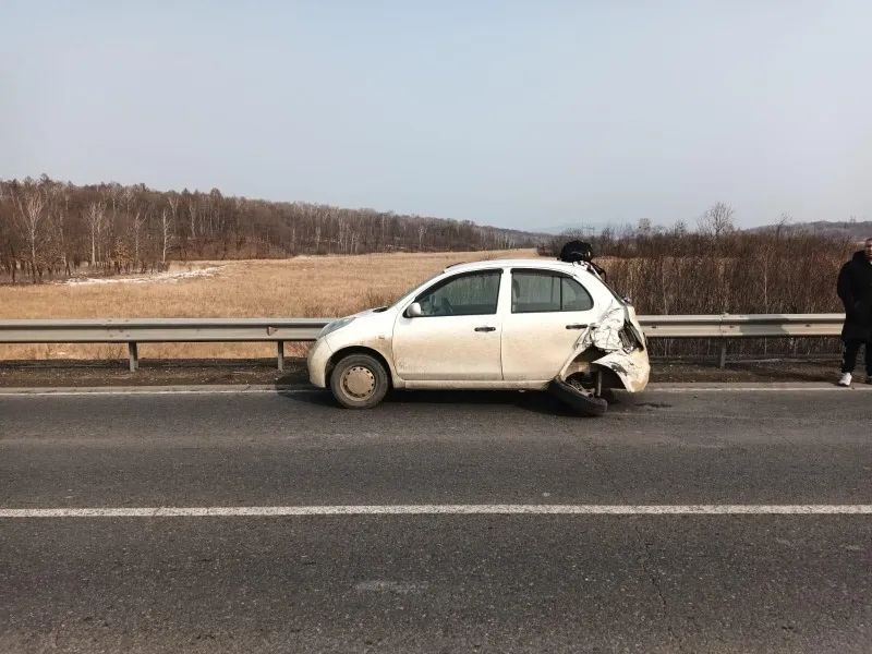 Въехал в иномарку фургон на автодороге в ЕАО