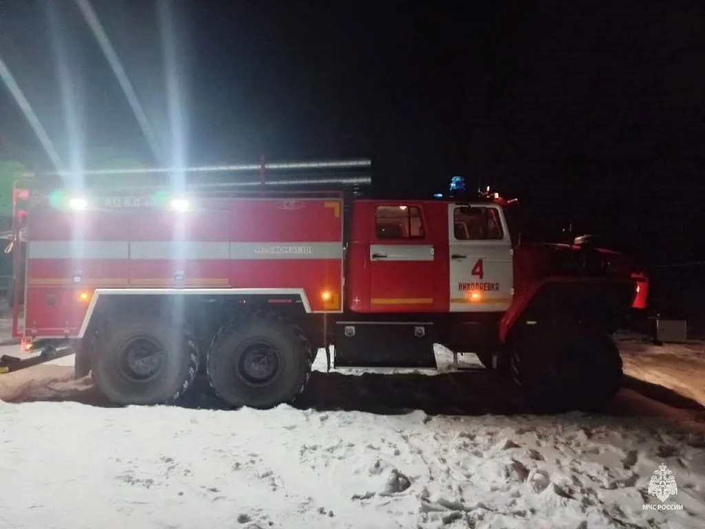 Загорелось лобовое стекло иномарки в ЕАО